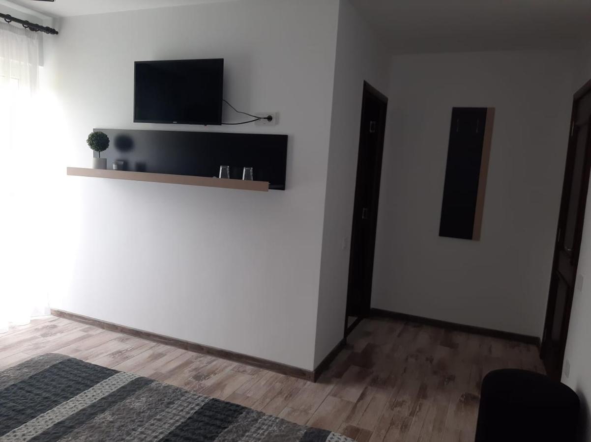 Casa Dumitru Hotell Ceraşul Exteriör bild
