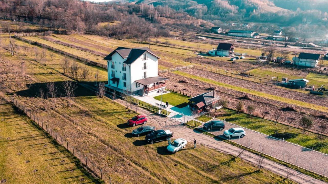 Casa Dumitru Hotell Ceraşul Exteriör bild