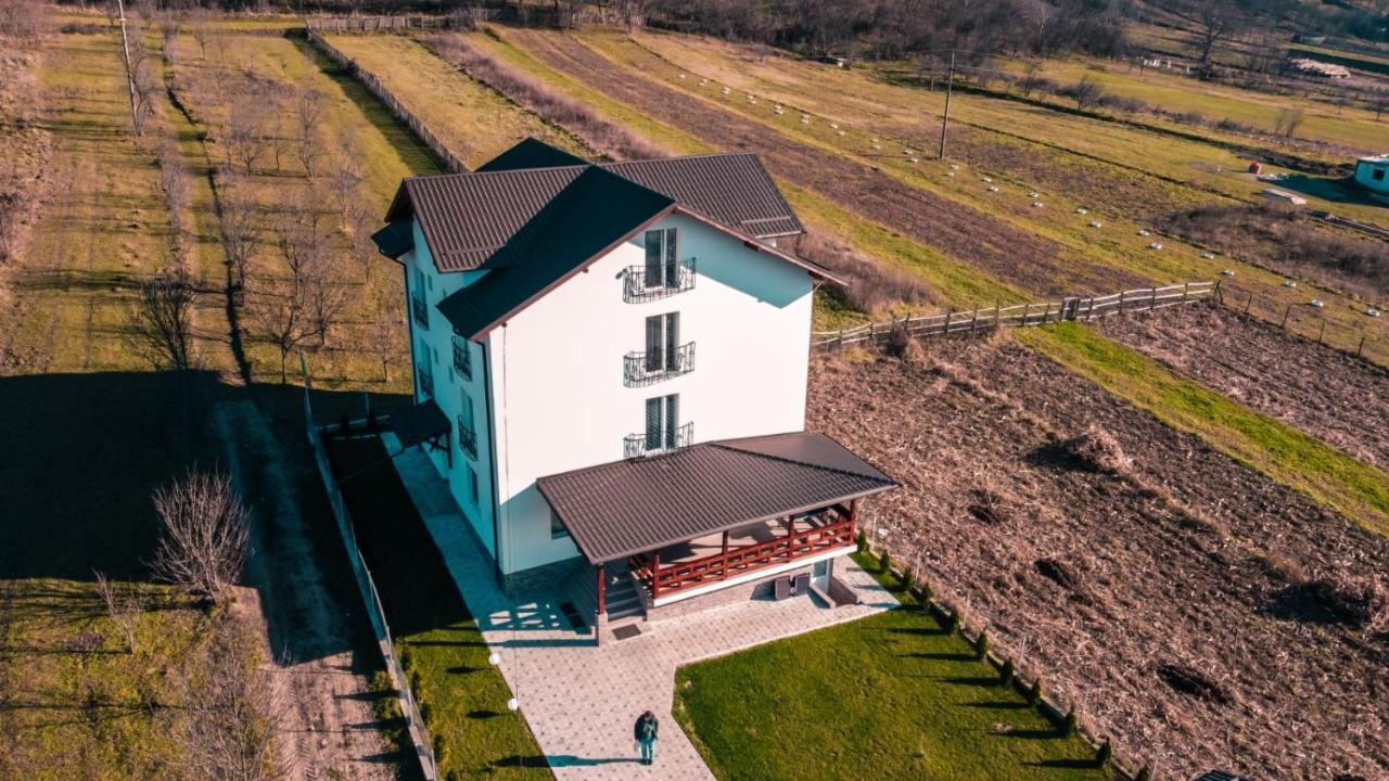 Casa Dumitru Hotell Ceraşul Exteriör bild