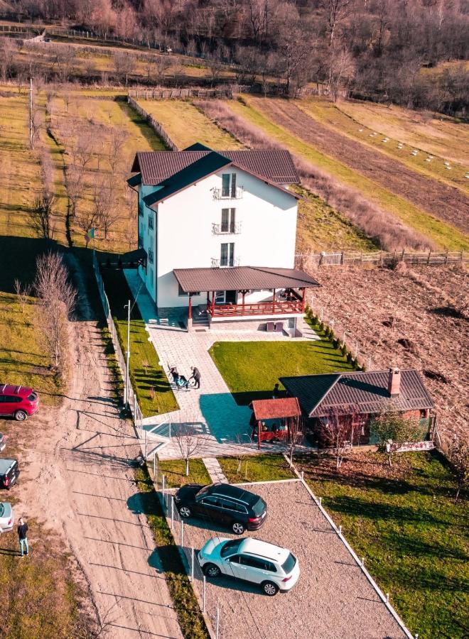 Casa Dumitru Hotell Ceraşul Exteriör bild